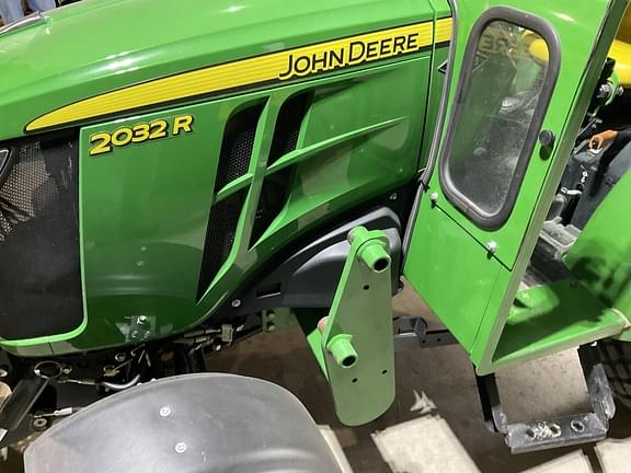 Image of John Deere 2032R equipment image 2
