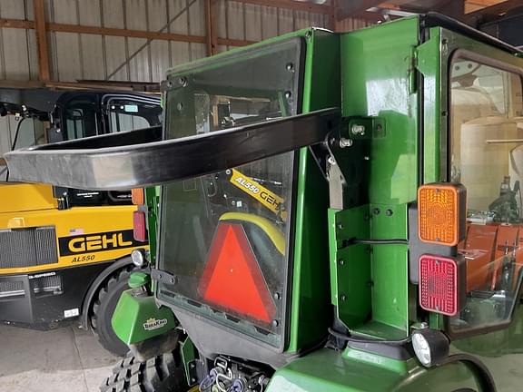 Image of John Deere 2032R equipment image 3