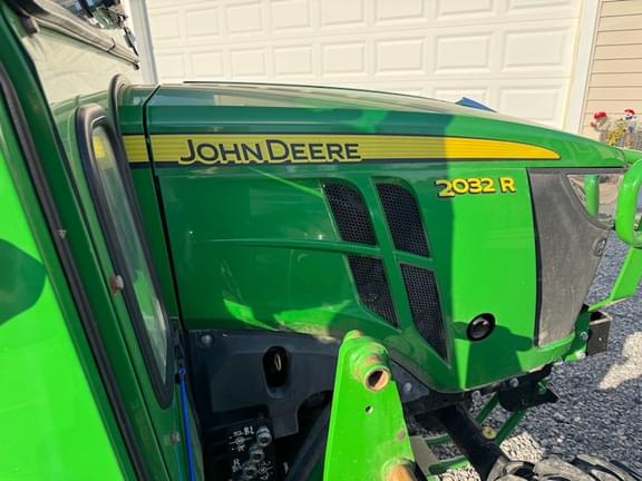 Image of John Deere 2032R equipment image 2