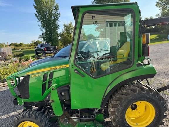 2019 John Deere 2032R Equipment Image0