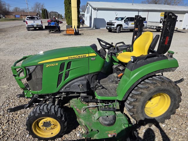 Image of John Deere 2032R equipment image 1