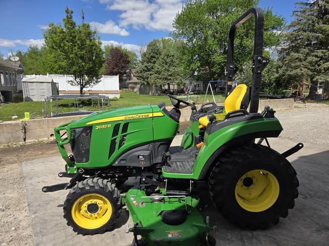 Image of John Deere 2032R equipment image 1