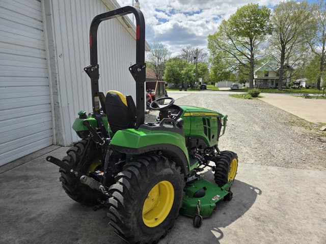 Image of John Deere 2032R equipment image 3