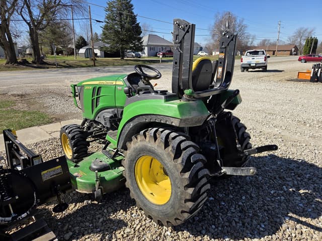 Image of John Deere 2032R equipment image 2