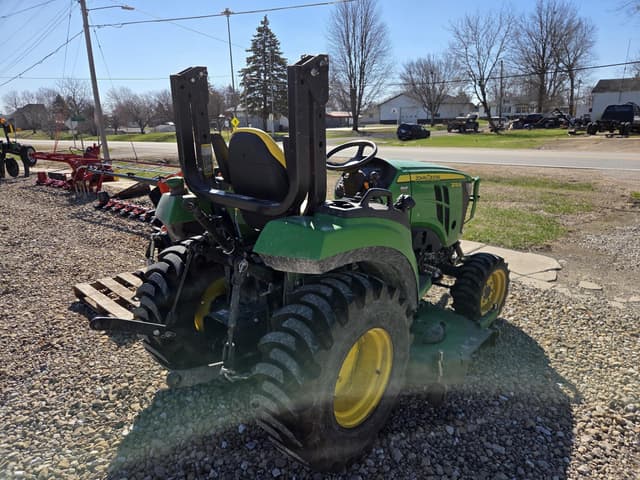 Image of John Deere 2032R equipment image 4