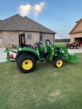 Image of John Deere 2032R equipment image 2