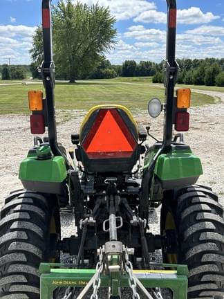 Image of John Deere 2032R equipment image 1