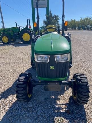 Image of John Deere 2032R equipment image 1