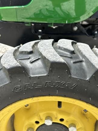 Image of John Deere 2032R equipment image 3