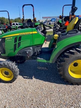 Image of John Deere 2032R equipment image 4