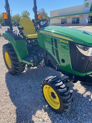 Image of John Deere 2032R equipment image 2