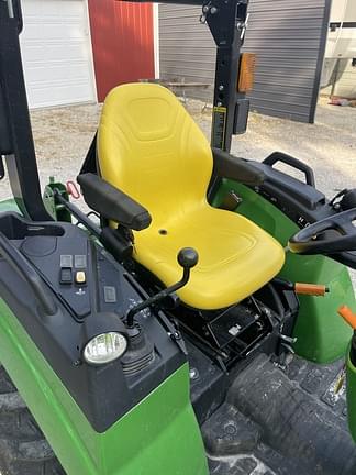 Image of John Deere 2032R equipment image 2