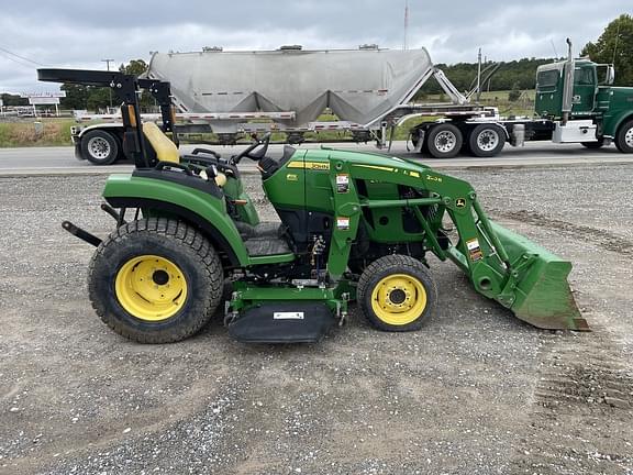 Image of John Deere 2032R equipment image 3