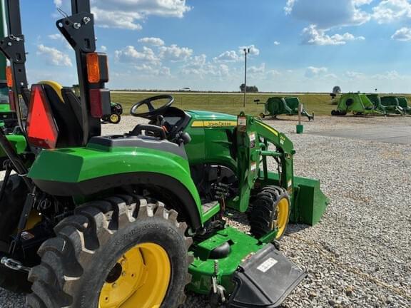 Image of John Deere 2032R equipment image 2