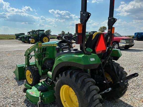 Image of John Deere 2032R equipment image 3