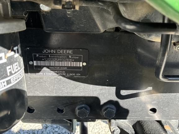Image of John Deere 2032R equipment image 2