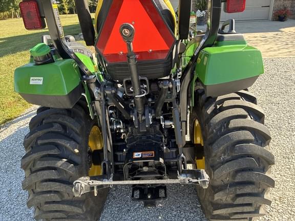 Image of John Deere 2032R equipment image 1