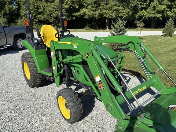 Image of John Deere 2032R Primary image