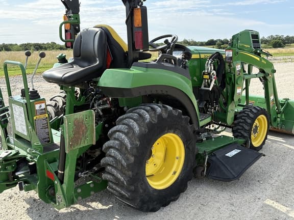 Image of John Deere 2038R equipment image 3