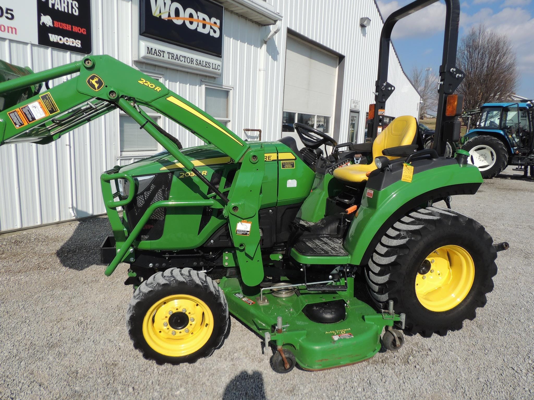 2019 John Deere 2038R Equipment Image0