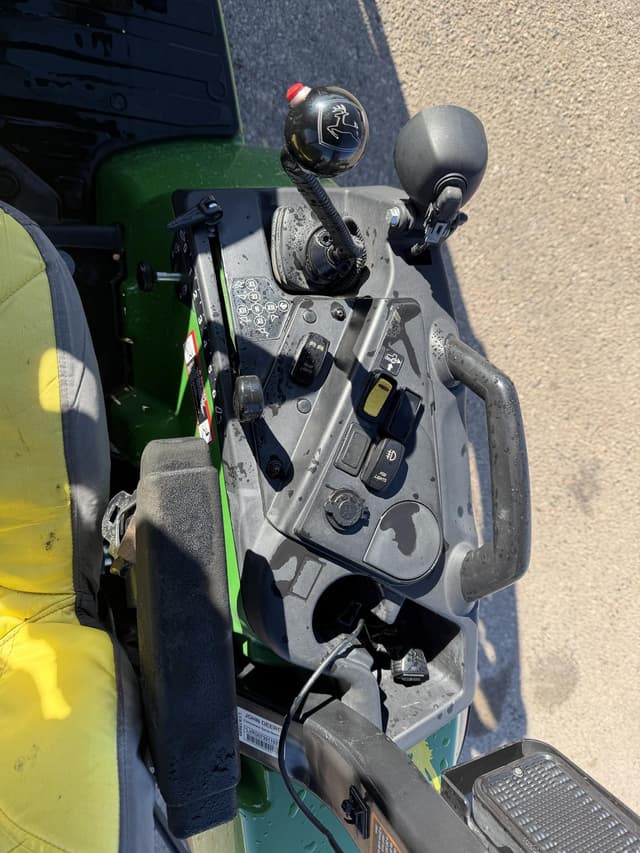 Image of John Deere 2038R equipment image 2