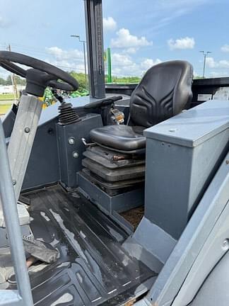 Image of John Deere 204L equipment image 4