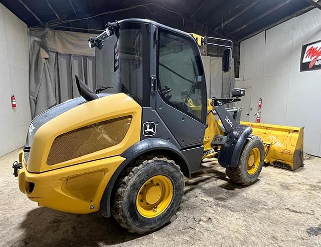 Image of John Deere 204L equipment image 4