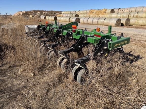 Image of John Deere 2100 equipment image 3