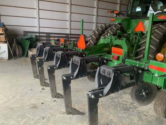 2019 John Deere 2100 Equipment Image0
