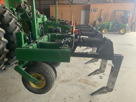 Image of John Deere 2100 equipment image 2