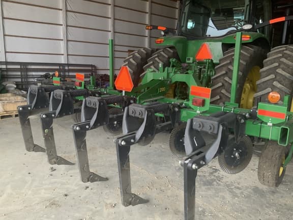 Image of John Deere 2100 equipment image 4