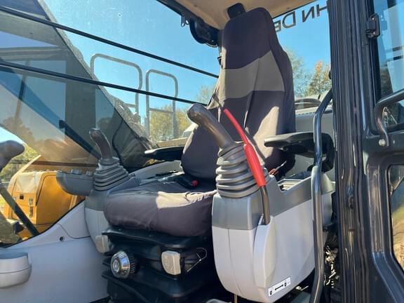 Image of John Deere 210G LC equipment image 4