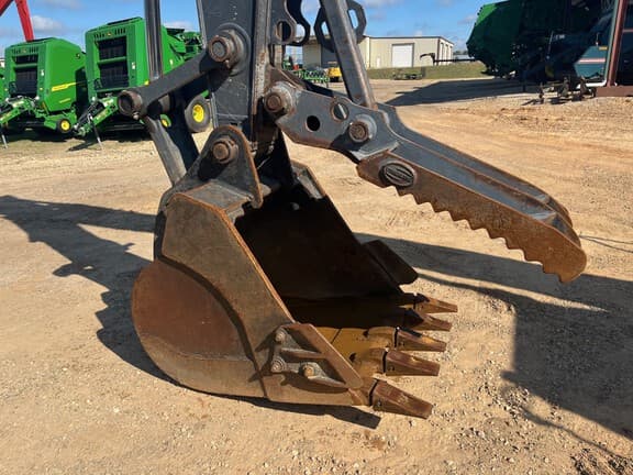 Image of John Deere 210G LC equipment image 4