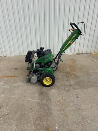 Image of John Deere 220 E-Cut equipment image 3