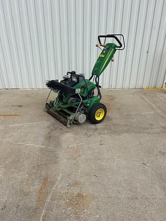 Image of John Deere 220 E-Cut equipment image 4