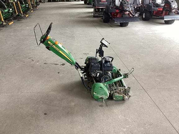 Image of John Deere 220 E-Cut equipment image 2