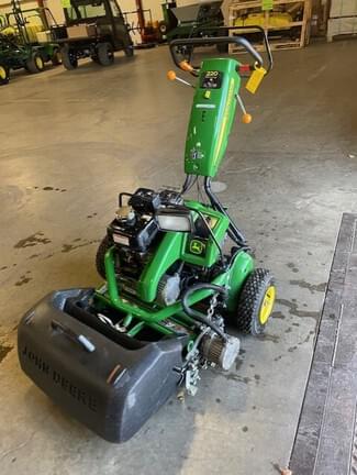 Image of John Deere 220 E-Cut equipment image 4