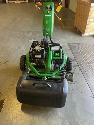 Image of John Deere 220 E-Cut equipment image 2