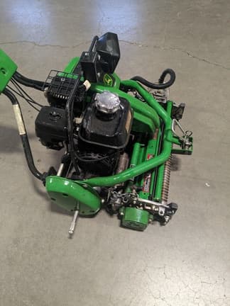 Image of John Deere 220 E-Cut equipment image 3