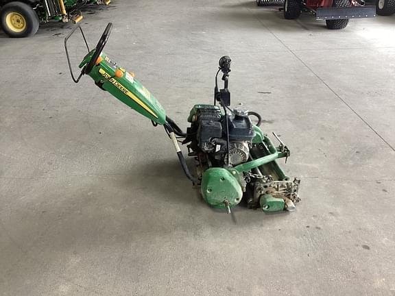 Image of John Deere 220 E-Cut equipment image 2