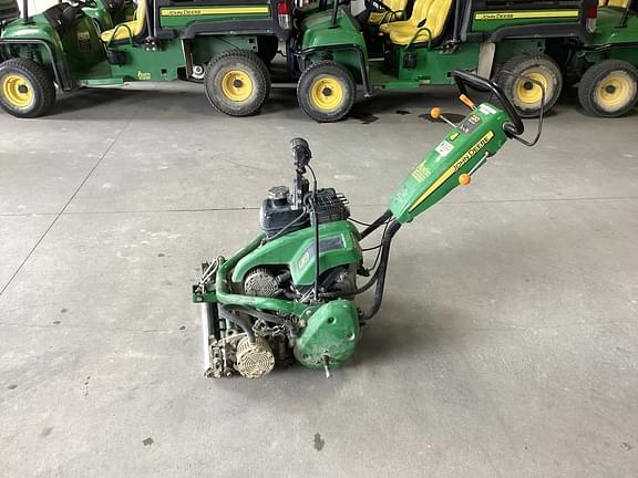 Image of John Deere 220 E-Cut equipment image 3