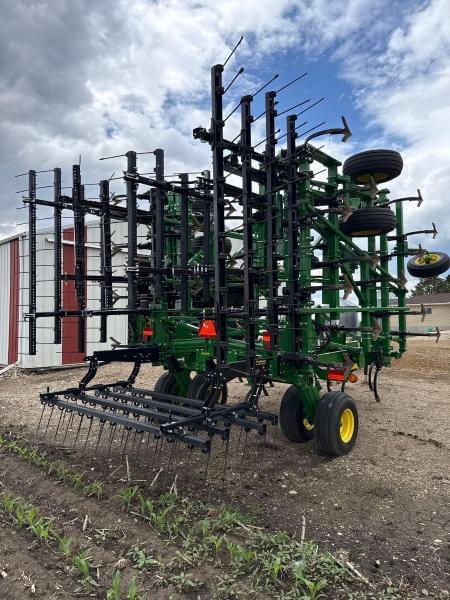 Image of John Deere 2230L equipment image 4