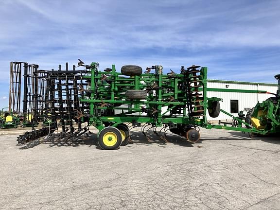 Image of John Deere 2330 equipment image 1