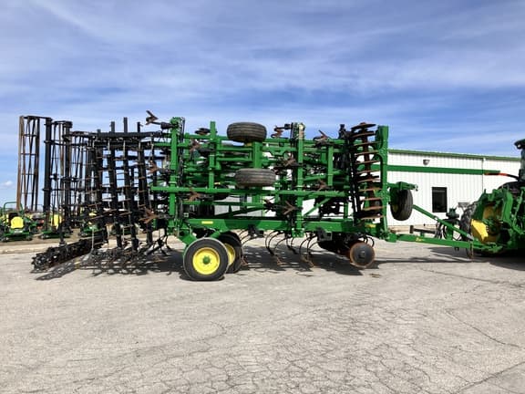 Image of John Deere 2330 equipment image 2