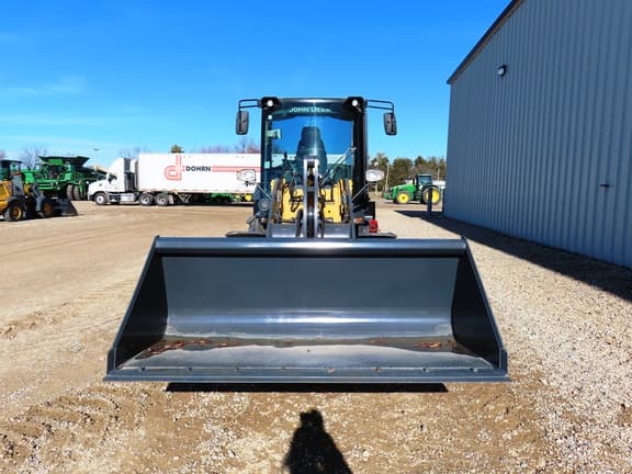 Image of John Deere 244L equipment image 4