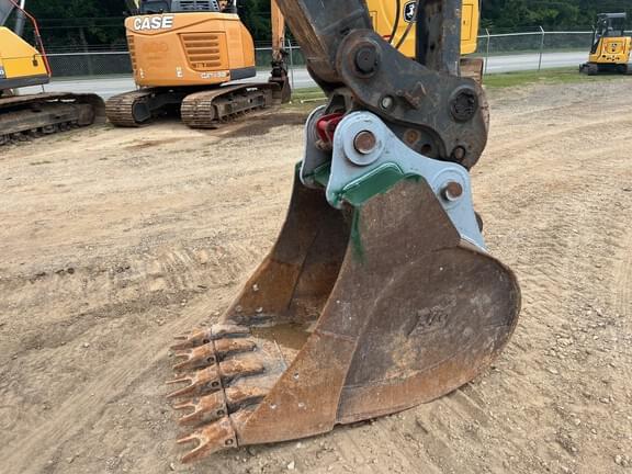 Image of John Deere 245G LC equipment image 4