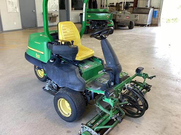 Image of John Deere 2500B equipment image 2