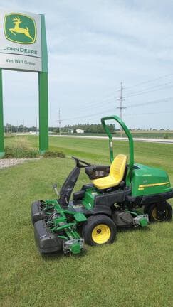 Image of John Deere 2500E equipment image 2