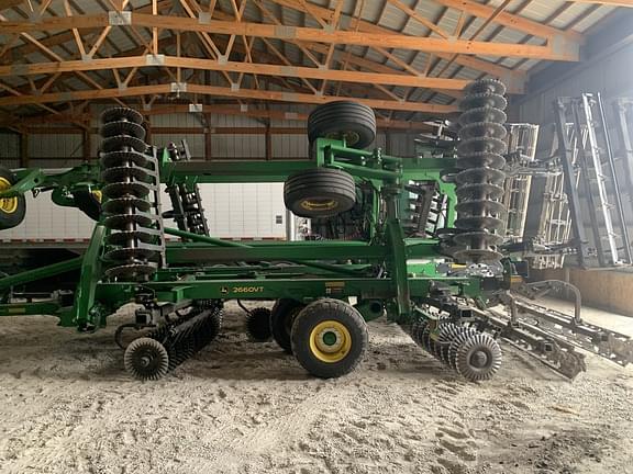 Image of John Deere 2660VT equipment image 1
