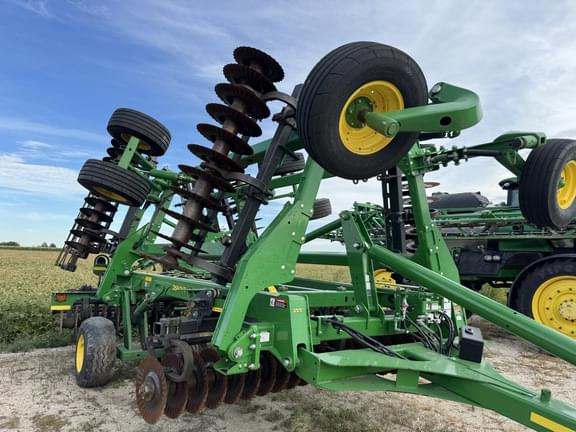 Image of John Deere 2660VT equipment image 1